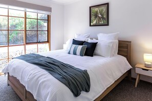3 bedrooms, iron/ironing board, WiFi, bed sheets - Eden Coast - 4pm check out Sundays* (Mt Martha)