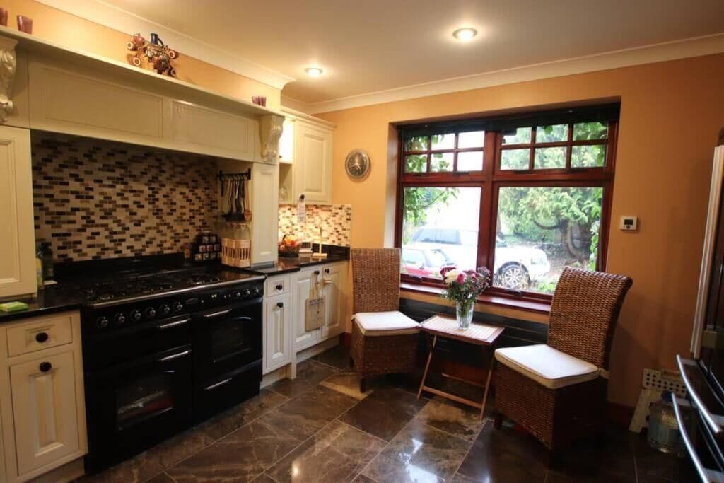 冰箱、微波炉、烤箱、炉灶