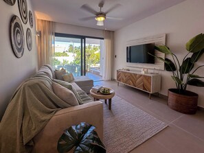 TV, offices - Awesome new beach apartment w/ Picuzzi (Punta Cana)