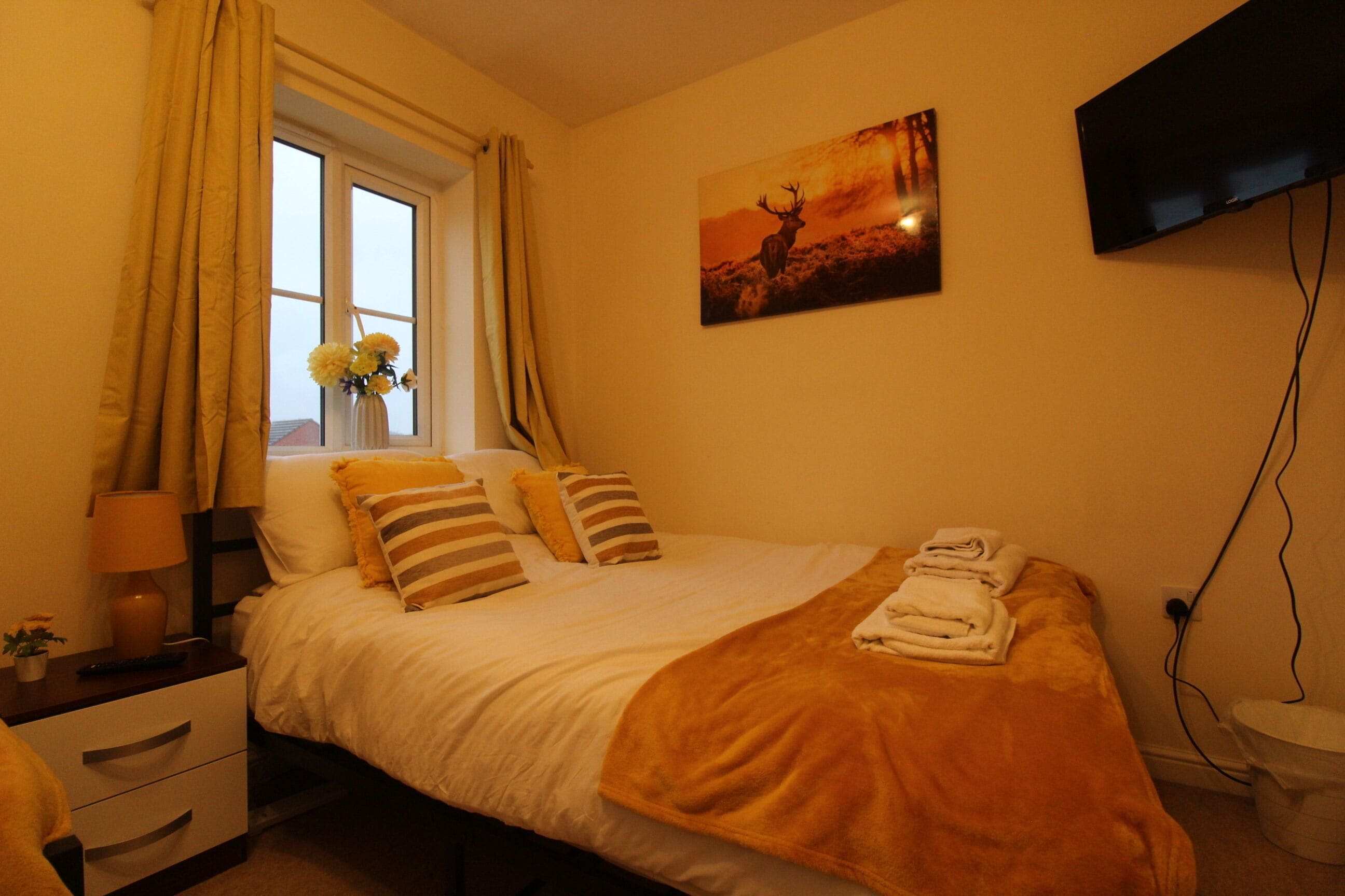 三人房, 露台 | 熨斗/熨衣板、床单