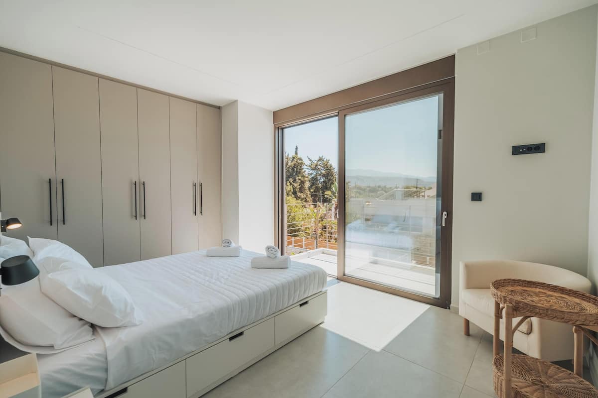 2 bedrooms, in-room safe, blackout curtains, soundproofing