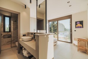 Deluxe Villa, Pool View | Bathroom | Shower, rainfall showerhead, hair dryer, slippers - Nos Aqua Villas (Chania)
