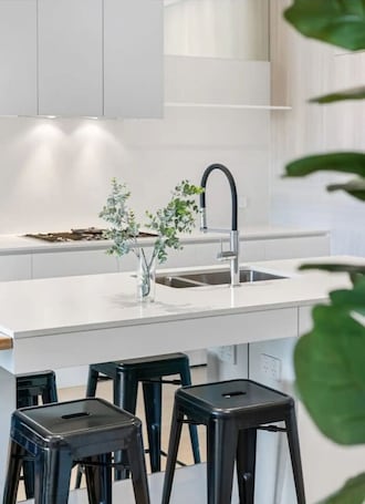 Dining. Parkvue 11 | What a Spot!