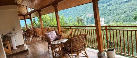 Deluxe Double Room, 1 King Bed, Balcony, Mountain View | Balcony view