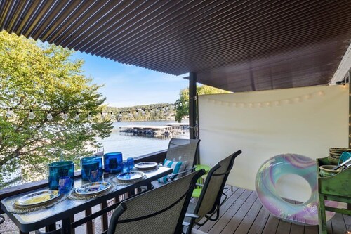Lakefront Bungalow Near Margaritaville