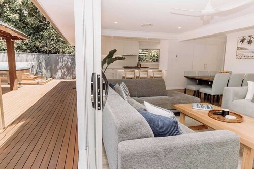 'Wrigley House' - Pool, Jacuzzi, Dog Friendly
