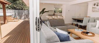 'Wrigley House' - Pool, Jacuzzi, Dog Friendly