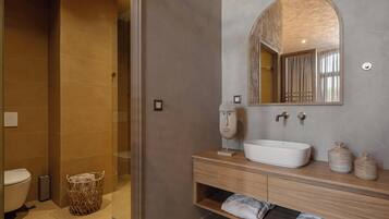 Standardzimmer, Stadtblick | Badezimmer | Dusche, Haartrockner, Handtücher, Seife