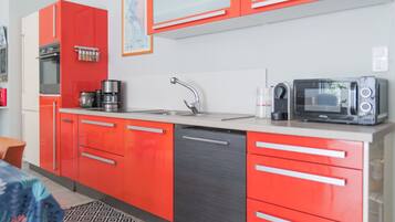 Réfrigérateur, micro-ondes, four, lave-vaisselle