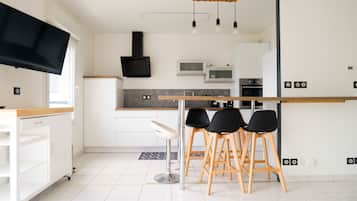 Réfrigérateur, micro-ondes, four, lave-vaisselle