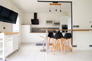 Fridge, microwave, oven, dishwasher