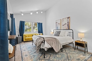 3 bedrooms, desk, iron/ironing board, WiFi