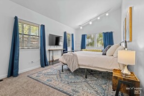 3 Schlafzimmer, Schreibtisch, Bügeleisen/Bügelbrett, WLAN