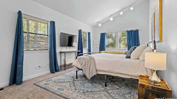 3 bedrooms, desk, iron/ironing board, WiFi