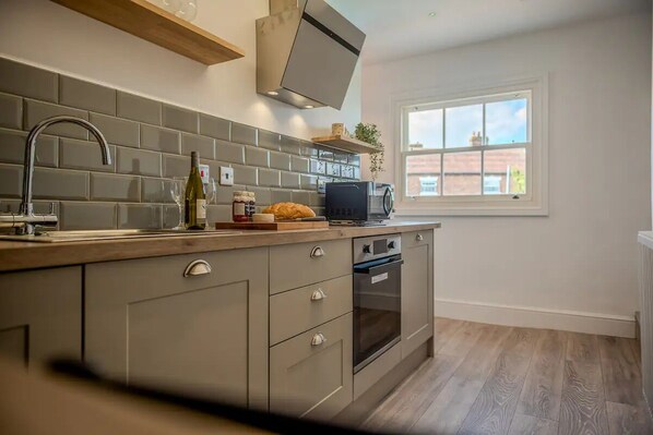 Refrigerador, microondas, horno y tostadora