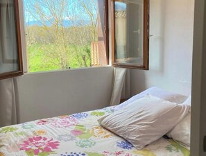 3 chambres, fer et planche à repasser, lit parapluie, Wi-Fi gratuit