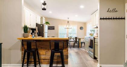 Franklin 4BR Escape, BBQ, Fire Pit, Sleeps 15