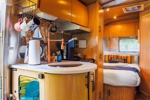 1 slaapkamer, een strijkplank/strijkijzer, gratis wifi, beddengoed