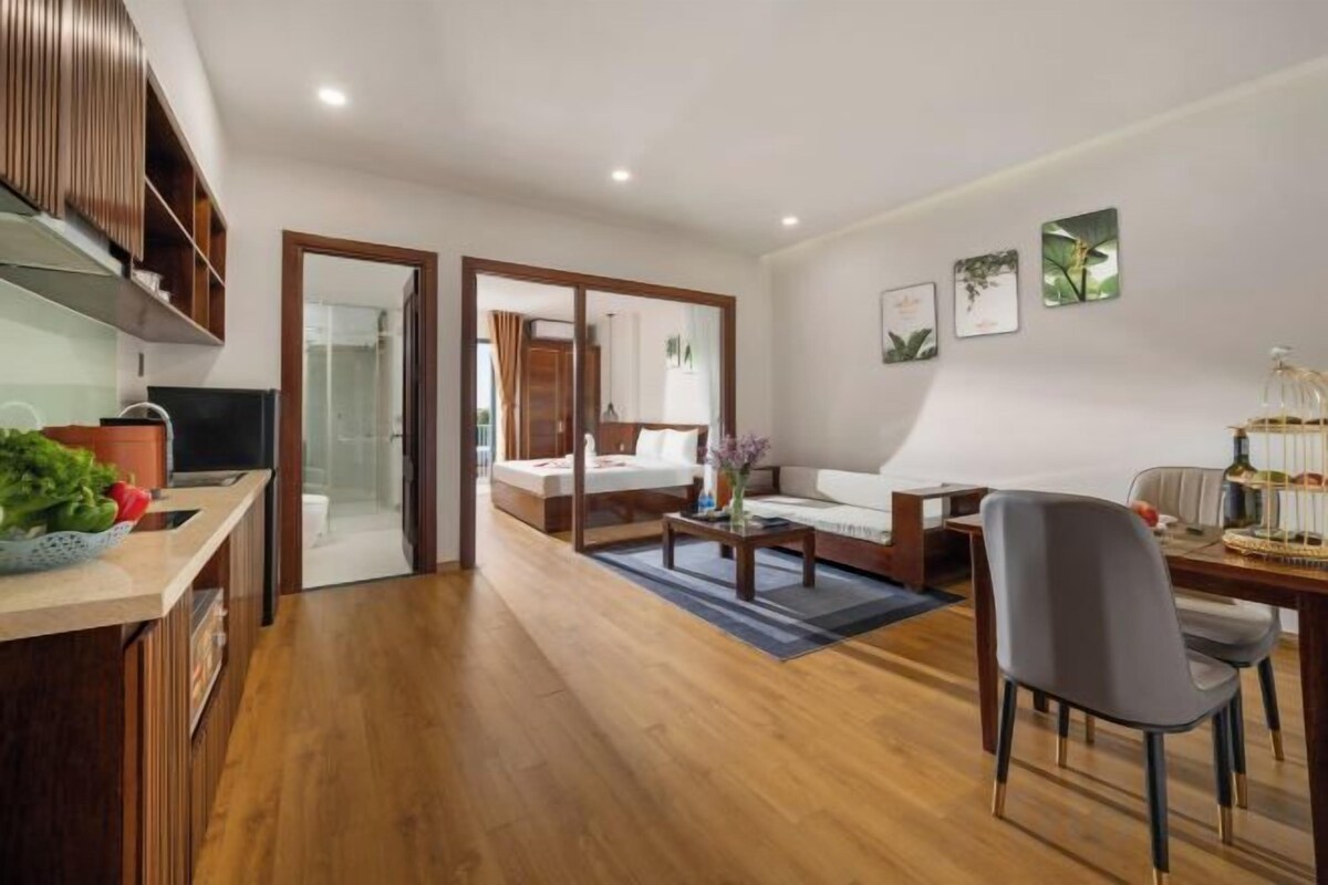 1-bedroom And 1-living Room Suite With Balcony