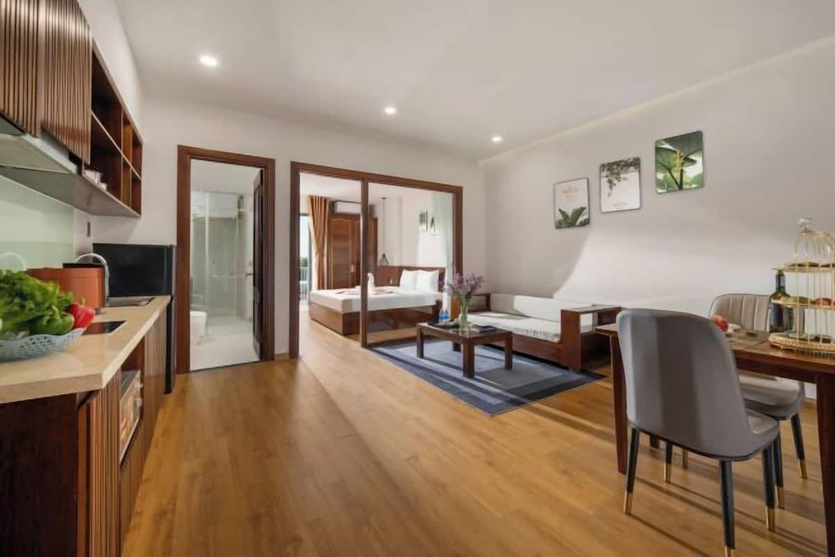 2 bedrooms, desk, laptop workspace, blackout curtains