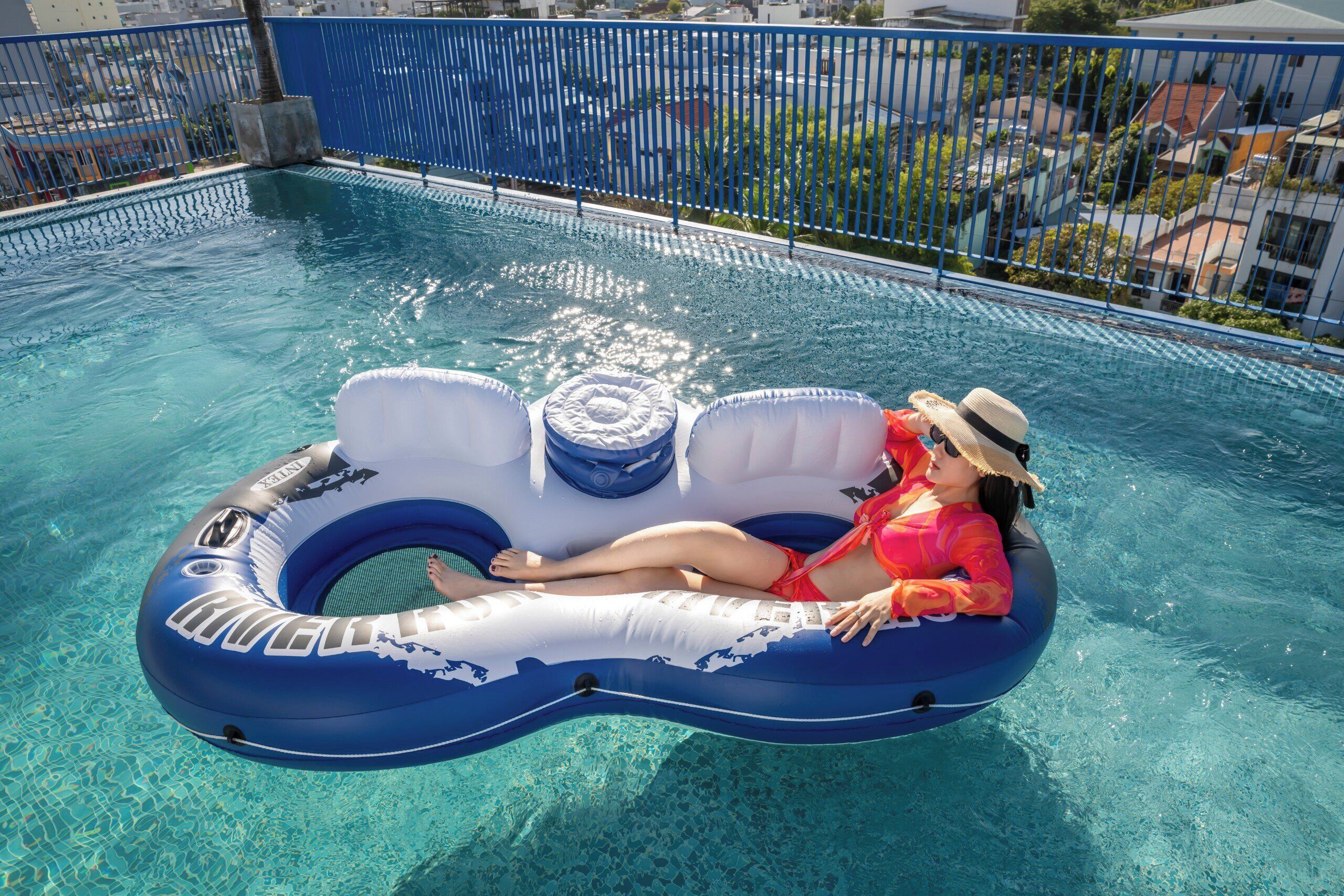 Outdoor pool, pool umbrellas, sun loungers