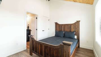 4 habitaciones, tabla de planchar con plancha, wifi y ropa de cama