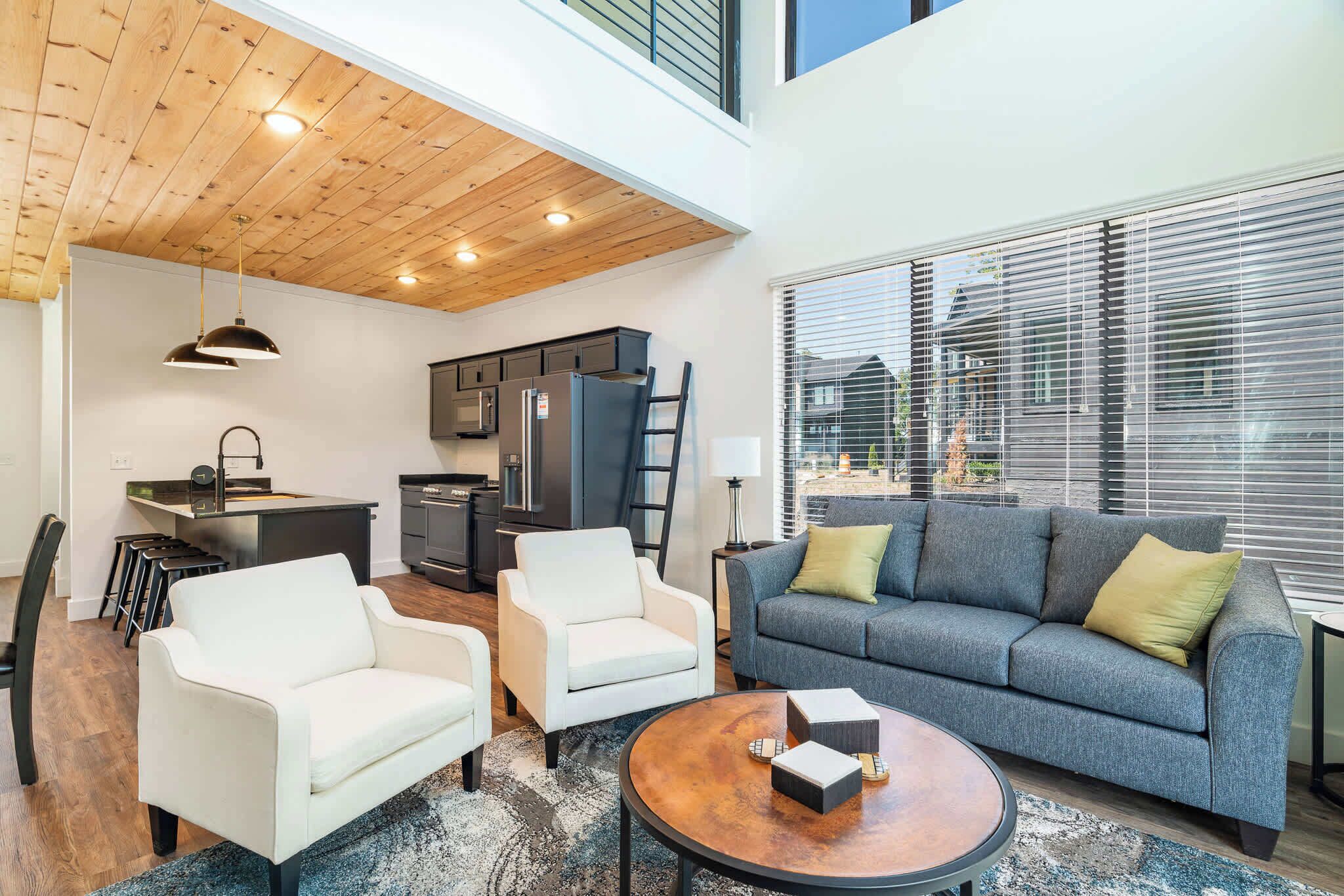 Fernseher, Kamin, Arbeitsbereiche