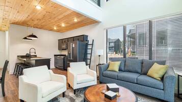 Fernseher, Kamin, Arbeitsbereiche