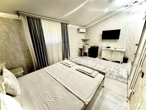 Ropa de cama de alta calidad y escritorio