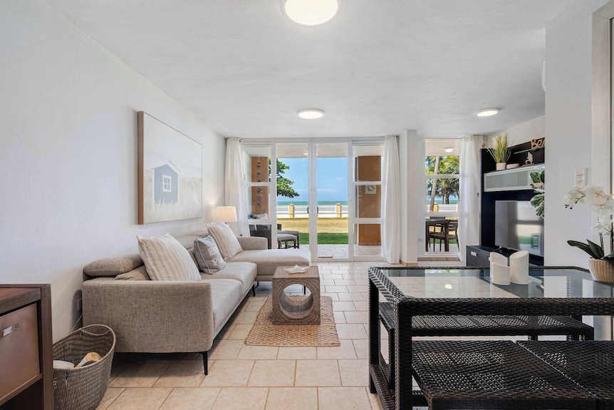 Tropical Haven | Beachfront Getaway W. Pool - Loíza