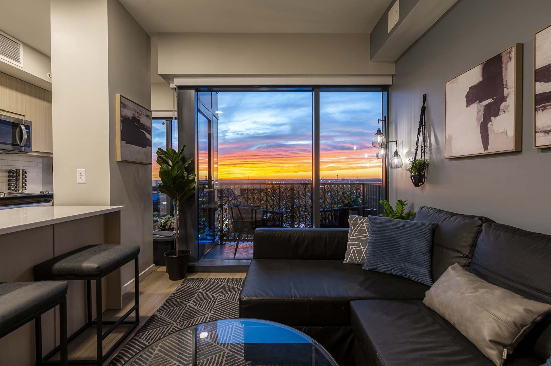 TV, lareira, escritórios