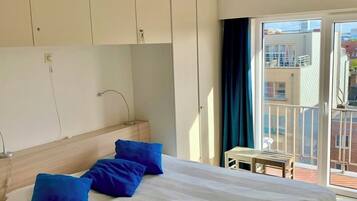 3 bedrooms, iron/ironing board, travel crib, WiFi