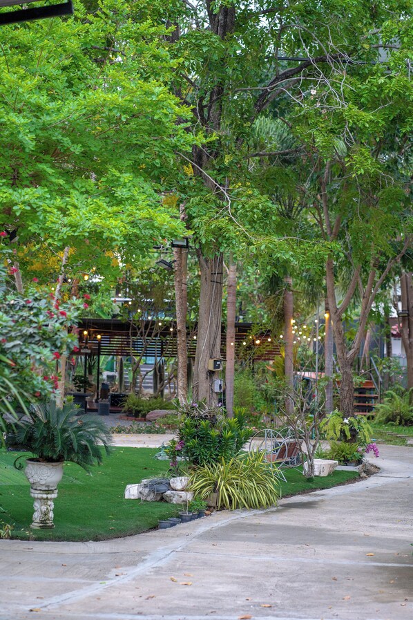 Property grounds - Keith Ratchaburi (Banpong)