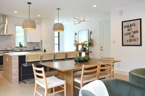 Dining - Austin Abode | Heated Pool | Sleeps 12 | Rainey St (Austin)