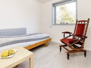 3 bedrooms, individually furnished - 4 Person Holiday Home in Hals (Hals)