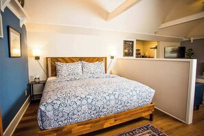 1 bedroom, desk, iron/ironing board, WiFi