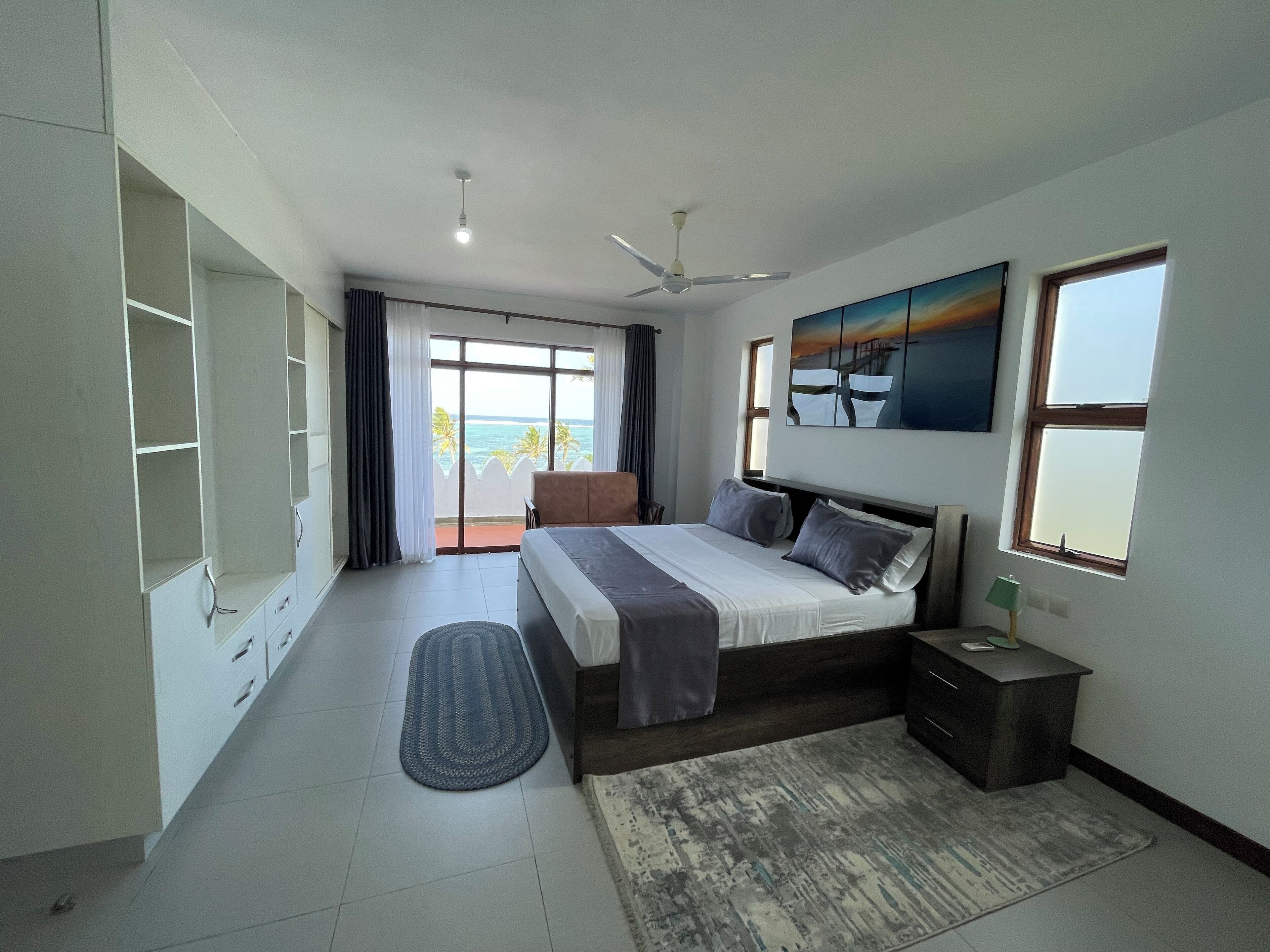 4 habitaciones, cortinas blackout y tabla de planchar con plancha 