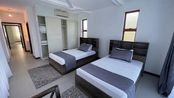 Villa básica, balcón, vista al mar | Camas extra