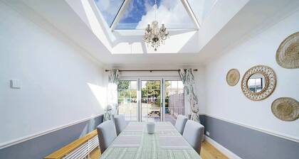 Charming 3-Bedroom Bungalow in London