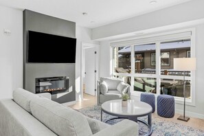 Fernseher, Kamin