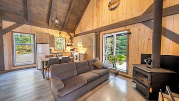 TV, peis og kontorer