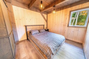 2 bedrooms, WiFi, bed sheets - Spa and Nature - Chalet des Pins Rouge (Sainte-Euphémie-sur-Rivière-Sud)