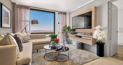 Modern 2-bedroom Executive apartment with WiFi, in Masingita Towers Sandton