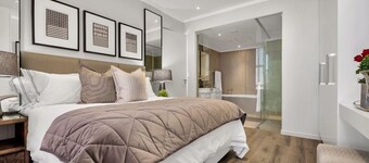 Modern 2-bedroom Executive apartment with WiFi, in Masingita Towers Sandton