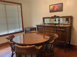 Dining - Family-Friendly Home in Lafayette - Near UL and Festivities (Lafayette)