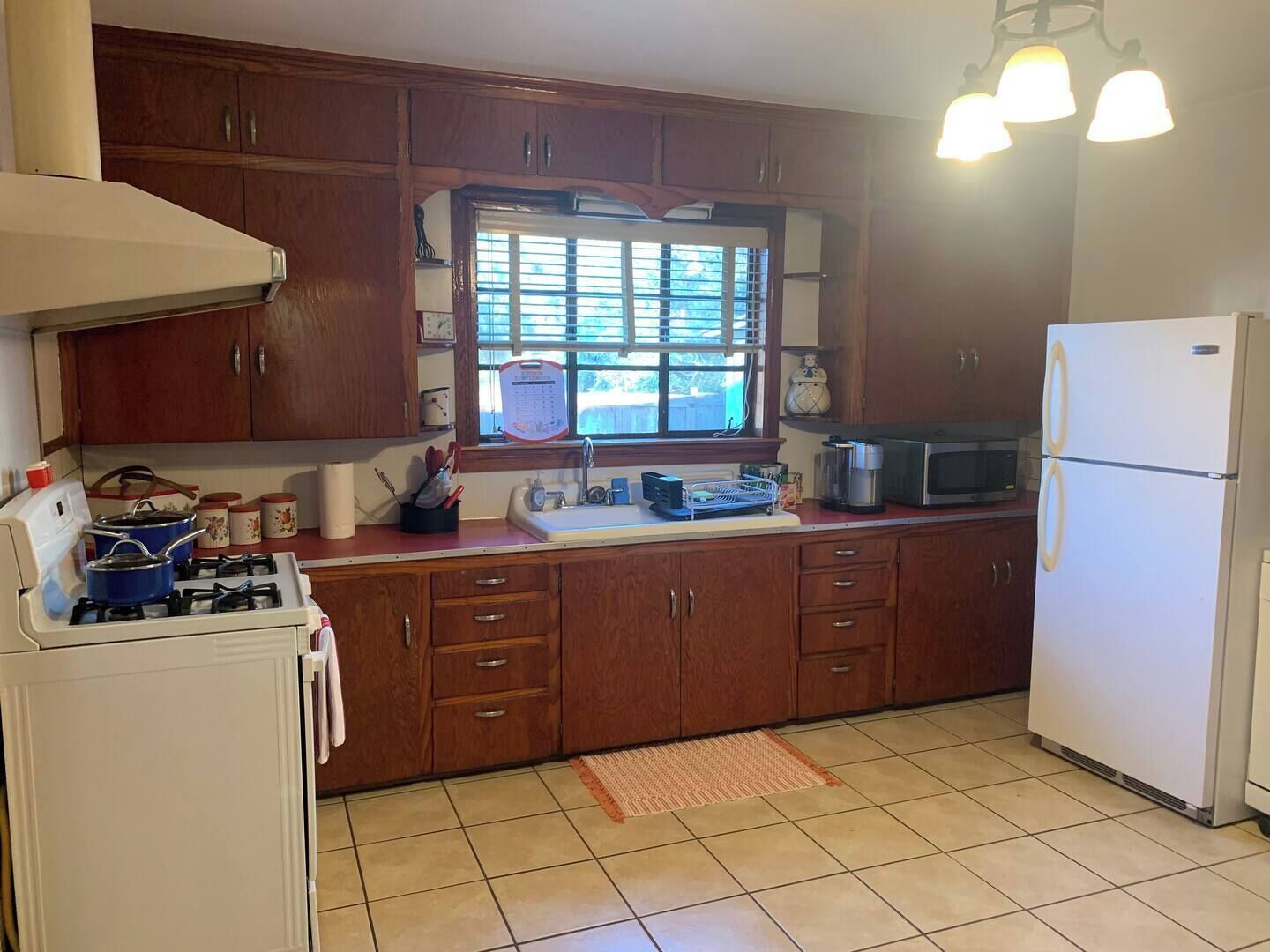 Kylskåp, mikrovågsugn, ugn och spishäll