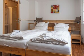 Habitación básica doble | Escritorio, espacio para trabajar con laptop y wifi gratis 