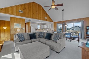 スマートテレビ、暖炉、DVD プレーヤー、書庫