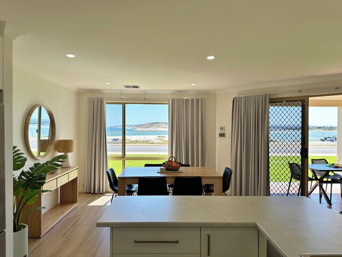 Pelican  Shore Villa 4 - Kalbarri WA