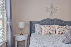 3 habitaciones, tabla de planchar con plancha, wifi y ropa de cama 